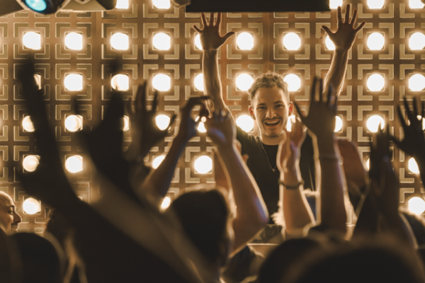 Good Vibes im einzigartigen Broken Club in Zermatt