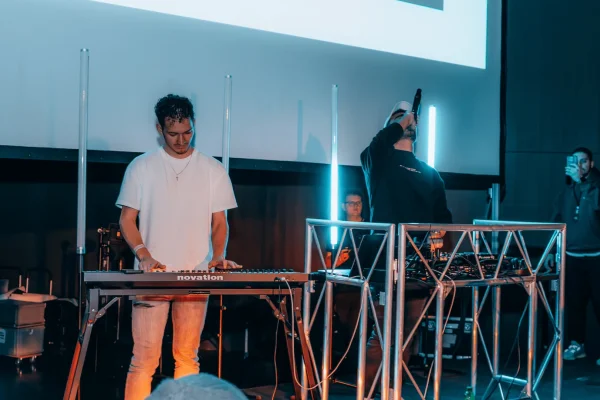 Einzigartiger Vibe: Live-Remixes und Mashups direkt am DJ-Pult mit dem Keyboard